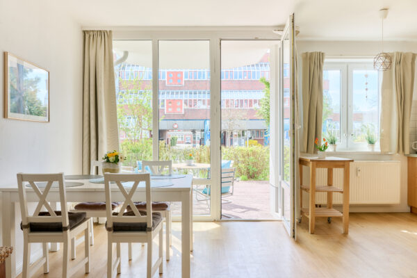 Freundliches Esszimmer Sonnendeck Moba Travel